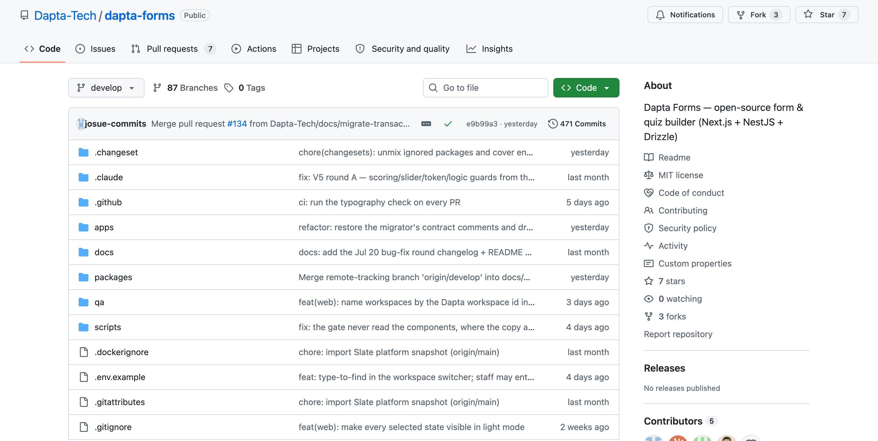 El repositorio de Dapta Forms en GitHub mostrando la insignia Public y la entrada de licencia MIT en el panel About