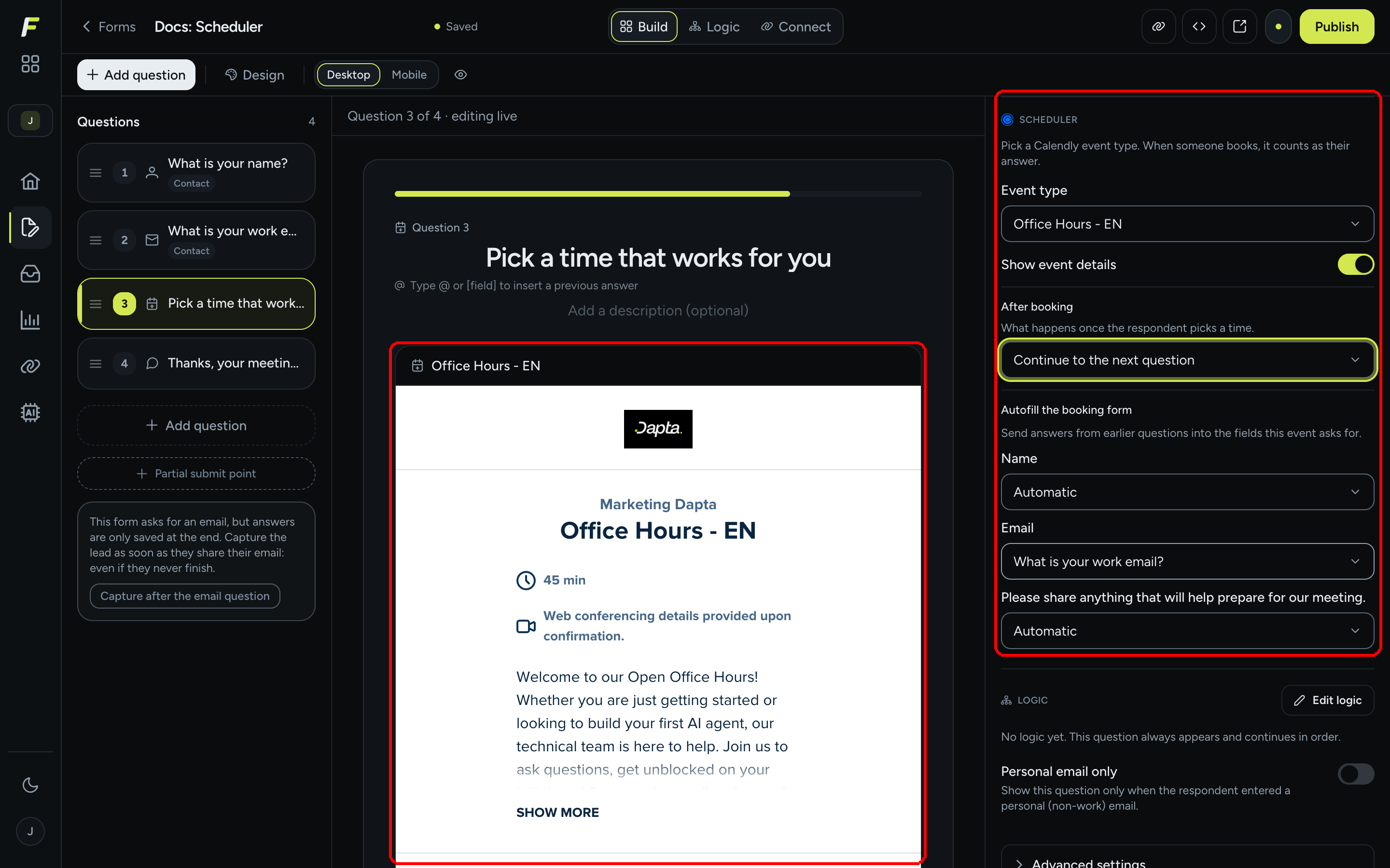 El editor de formularios con el calendario de Calendly incrustado en el lienzo y los ajustes del Agendador a la derecha