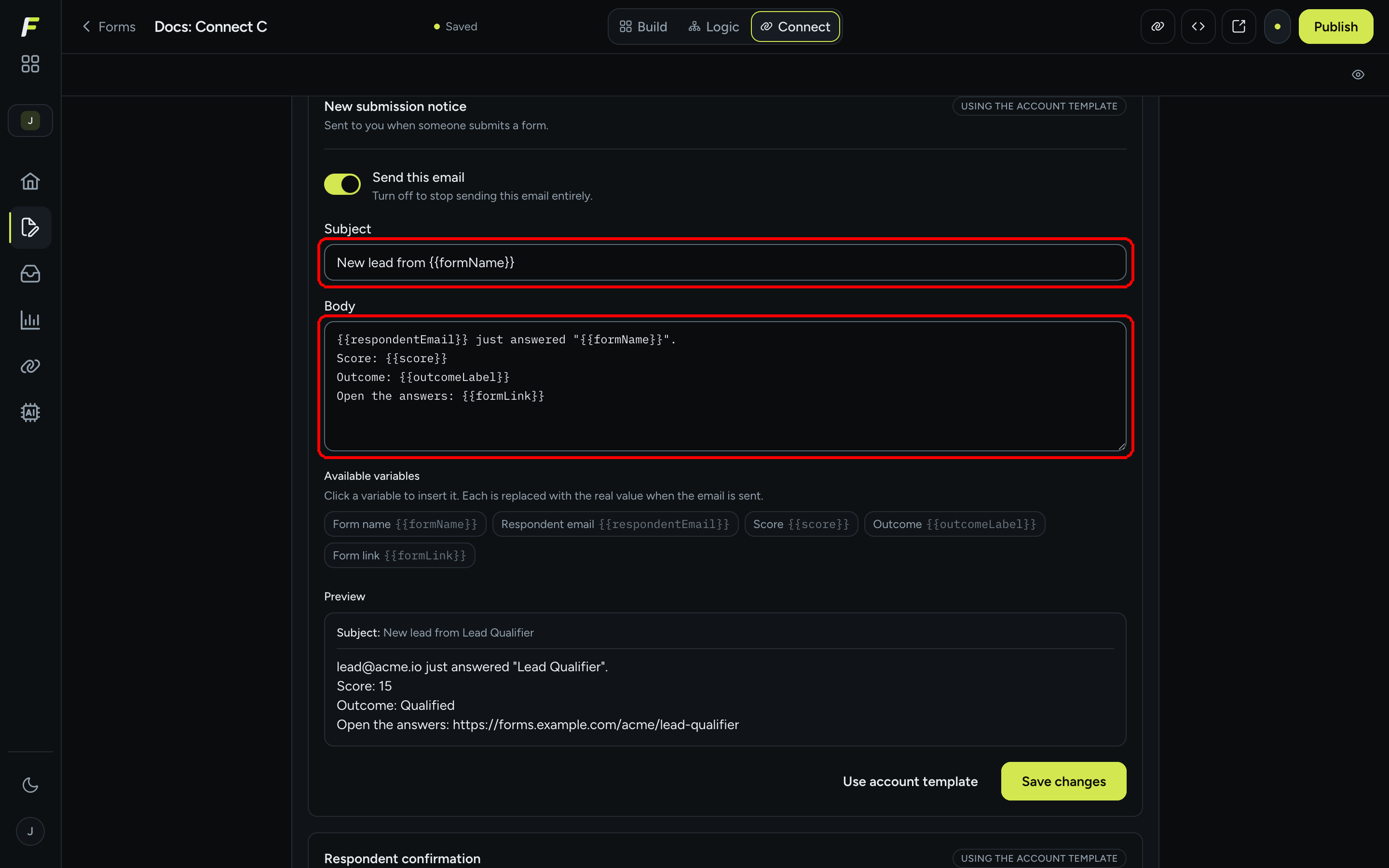 El editor del Aviso de nueva respuesta con el interruptor Enviar este correo, un Asunto propio y un Cuerpo propio escrito con variables