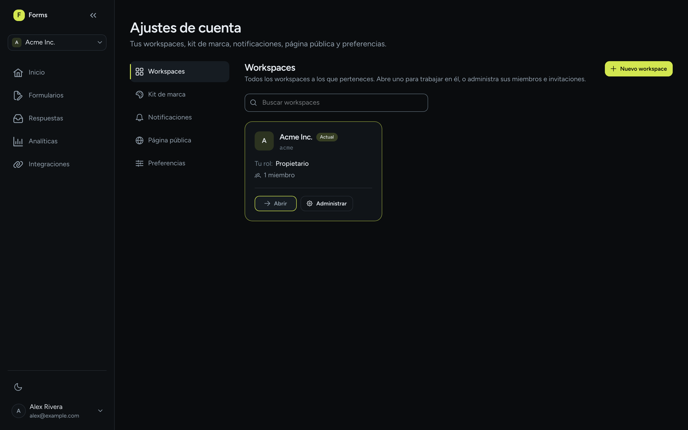 La página Ajustes de cuenta con la subnavegación de Workspaces, Kit de marca, Notificaciones y Página pública resaltada a la izquierda